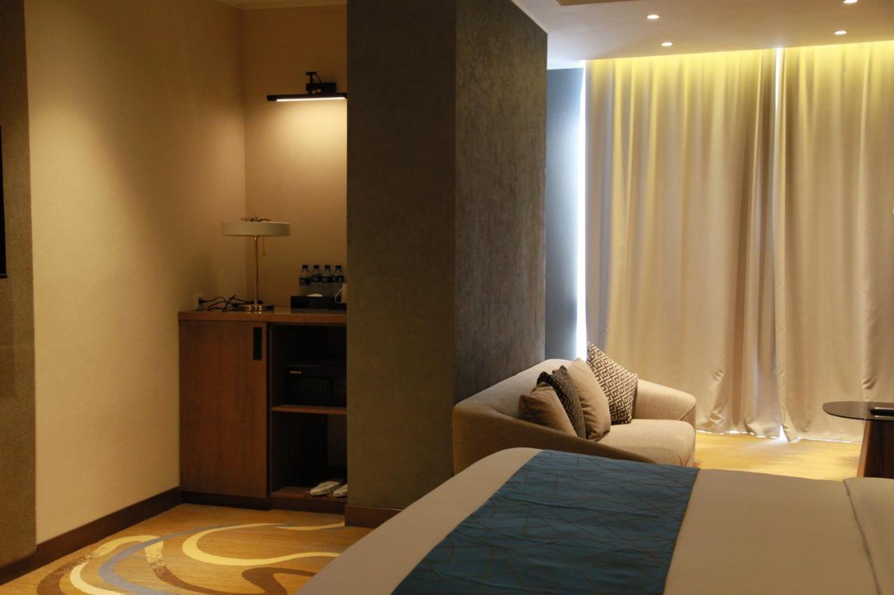 Sofia International Hotel بيشكيك المظهر الخارجي الصورة