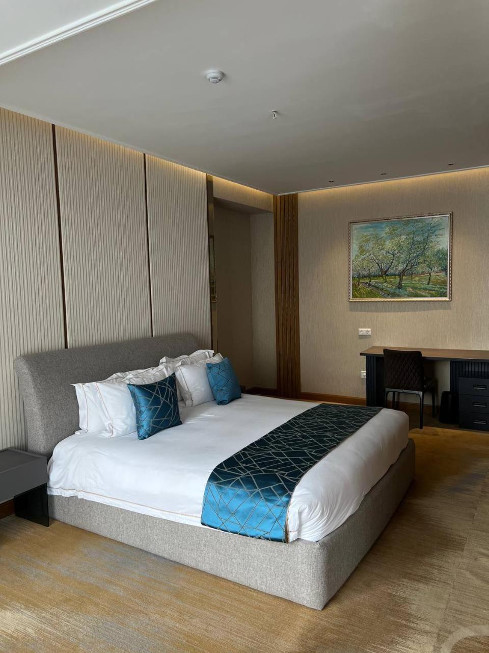 Sofia International Hotel بيشكيك المظهر الخارجي الصورة